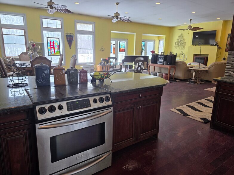 More Photos Of 56 Old State Route 12, Frenchtown Showroom For Sale