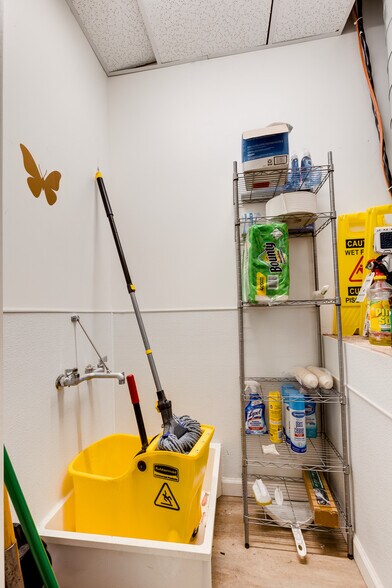 More Photos Of 827 E Warrington Ave, Pittsburgh Flex For Lease