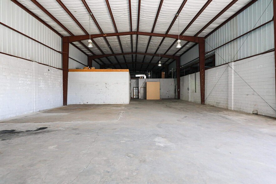 More Photos Of 5802 McPherson Rd, Laredo Industrial For Lease