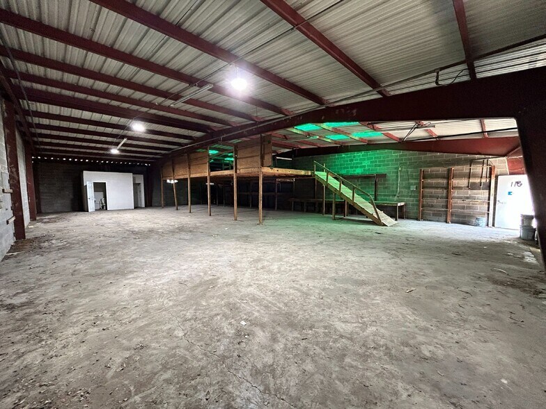 More Photos Of 8019 Richards St, Houston Warehouse For Sale