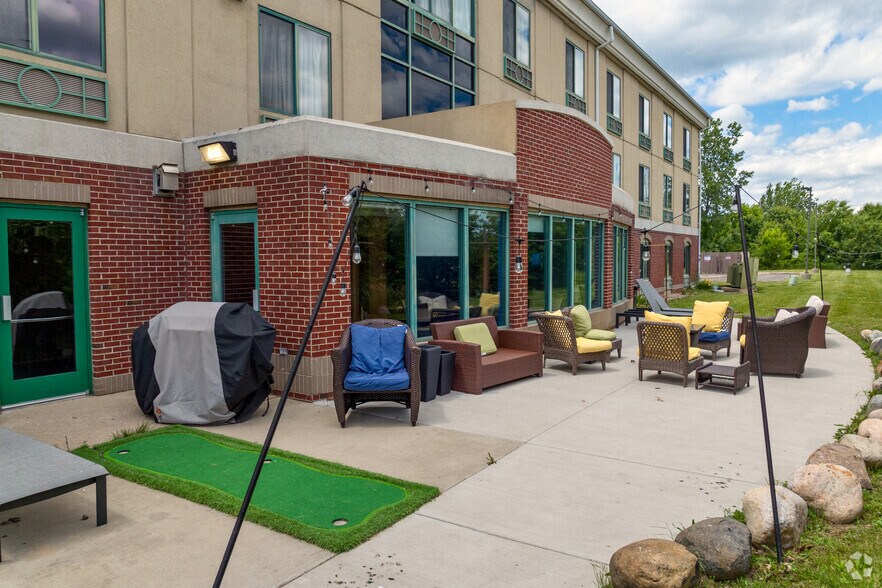 More Photos Of 3630 E Cork St, Kalamazoo Hotel For Sale