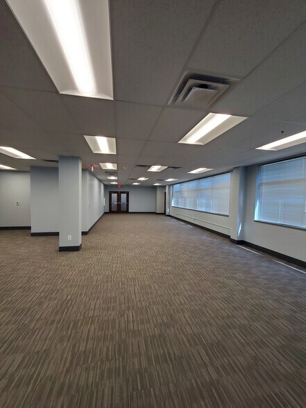 More Photos Of 400 Corporate Dr, Stafford Office For Sale