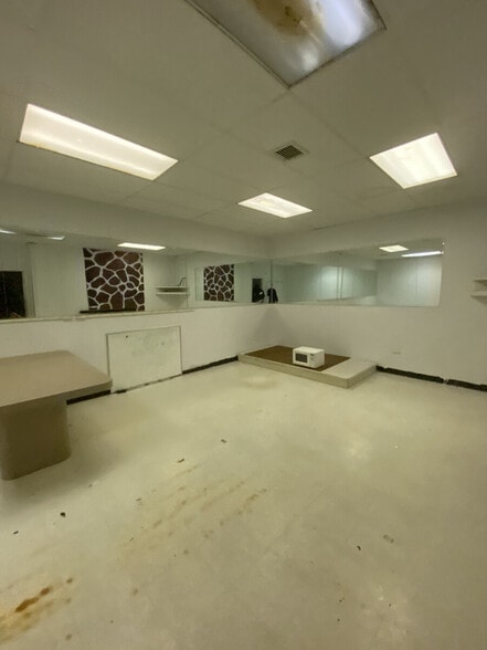 More Photos Of 1525-1527 Smith St, North Providence Unknown For Lease