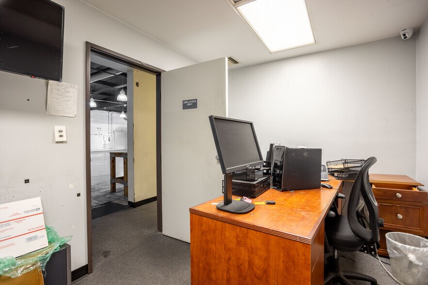 More Photos Of 8515 S La Cienega Blvd, Inglewood Warehouse For Lease