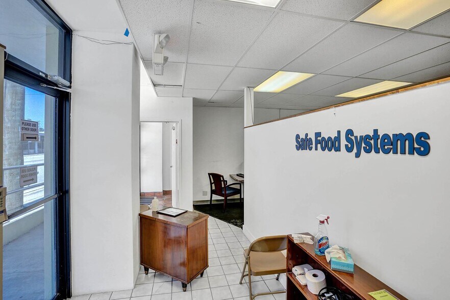 More Photos Of 2208 NE 26th St, Fort Lauderdale Office For Lease