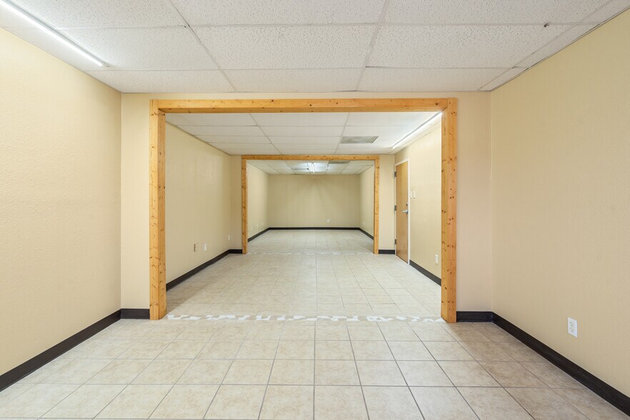 More Photos Of 300-310 Margaret Ln, Del Rio Medical For Lease