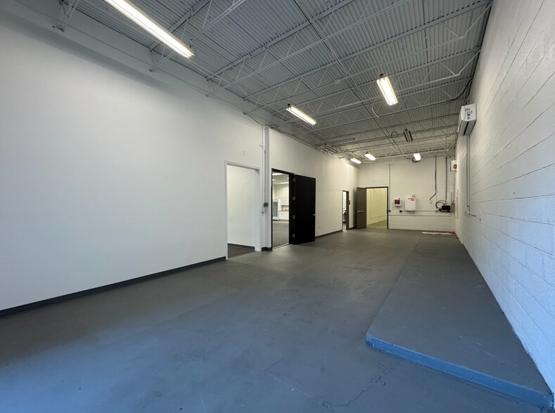 More Photos Of 1120 Curran St NW, Atlanta Showroom For Lease