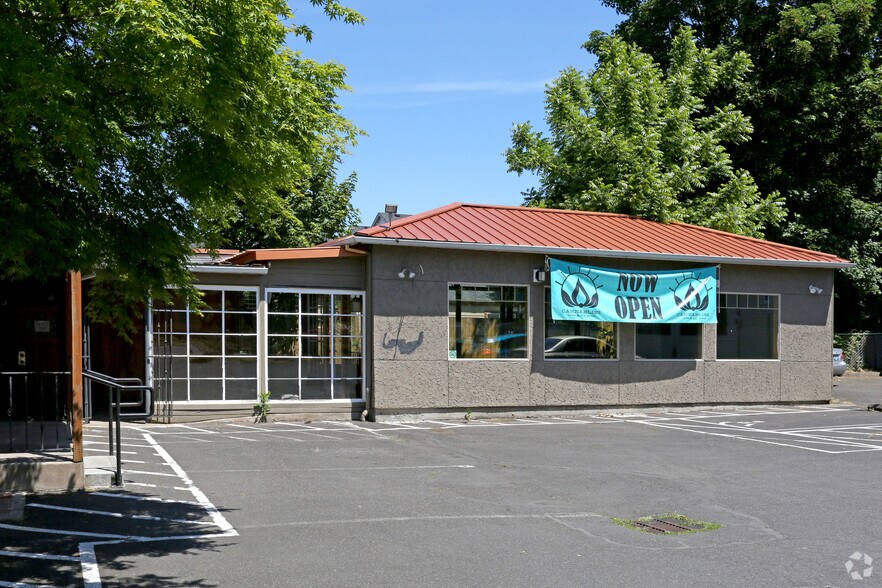 More Photos Of 8701 SE Powell Blvd, Portland Restaurant For Sale