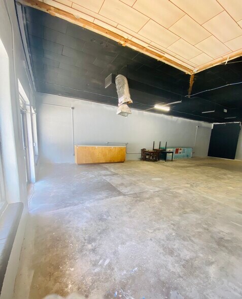 More Photos Of 114 W Ikard St, Henrietta Office For Sale