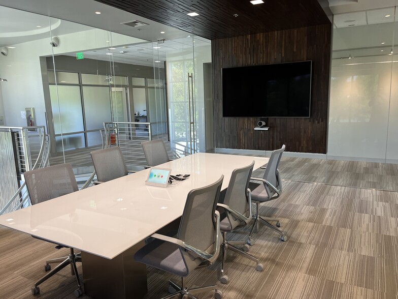 More Photos Of 1055 NW Maple St, Issaquah Office For Lease