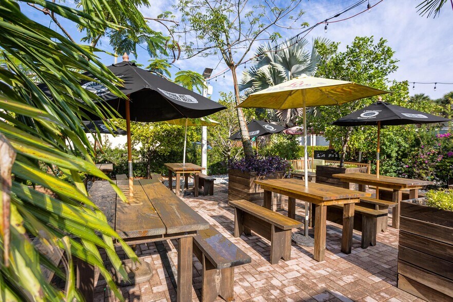 More Photos Of 5840 SW 71st St, South Miami Restaurant For Lease