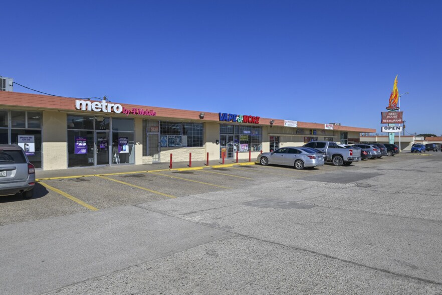 More Photos Of 3110-3160 Saturn Rd, Garland Unknown For Lease