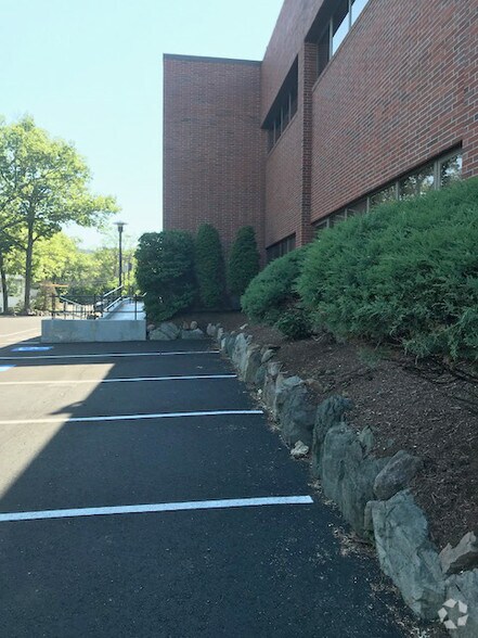 More Photos Of 300 Bear Hill Rd, Waltham Office For Lease