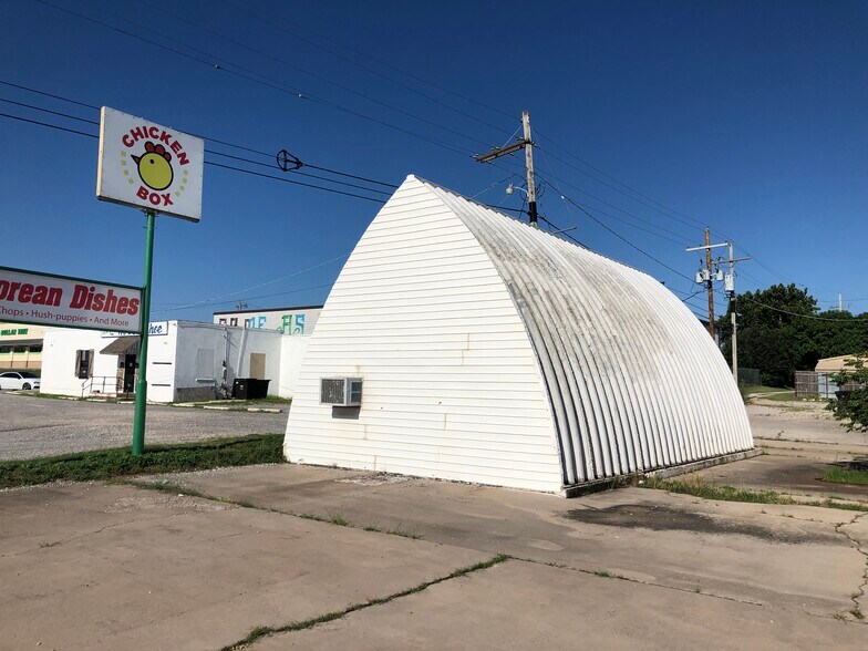 More Photos Of 1108 SW Park Ave, Lawton Restaurant For Sale