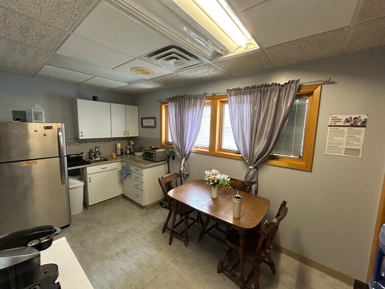 More Photos Of 170 Intrepid Ln, Syracuse Medical For Sale