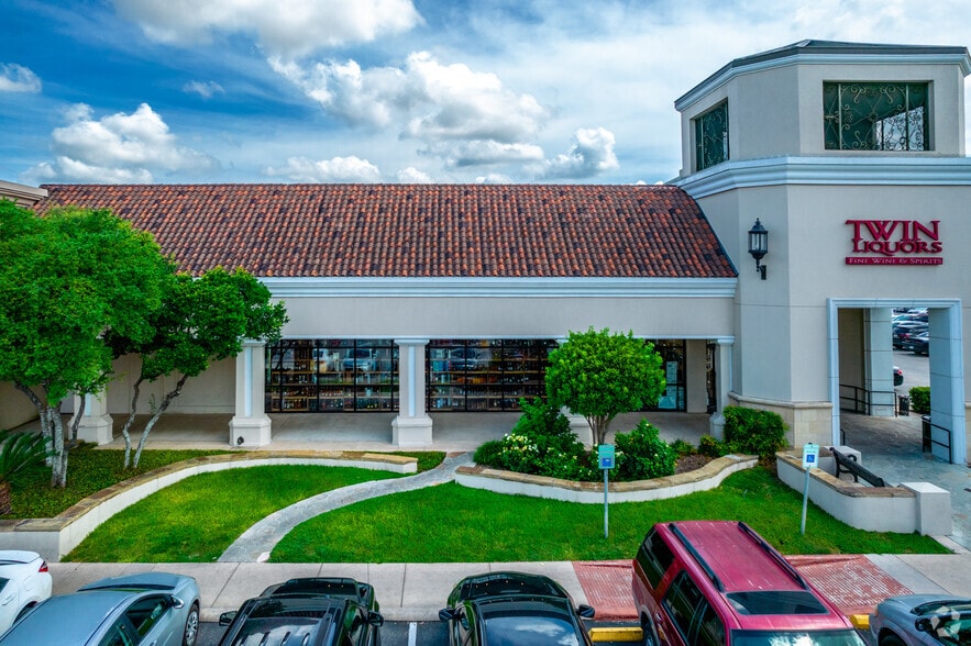 More Photos Of 999 E Basse Rd, San Antonio Unknown For Lease