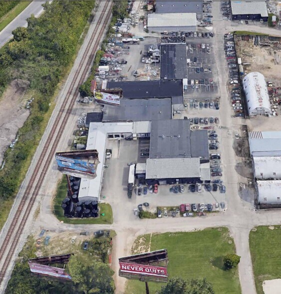 More Photos Of 2392 Wood Ave, Columbus Industrial For Lease