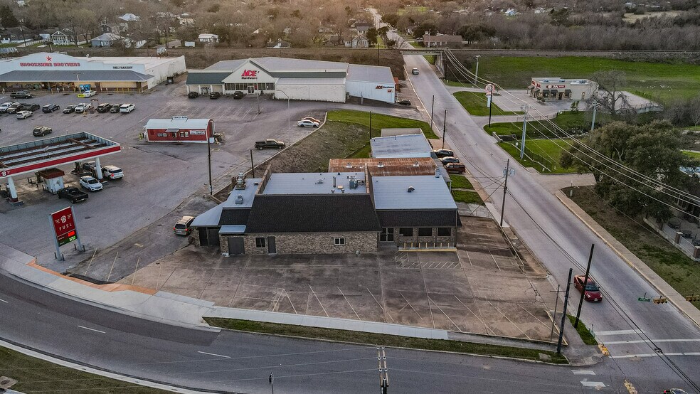 More Photos Of 400 N Austin Pky, Brenham General Retail For Sale