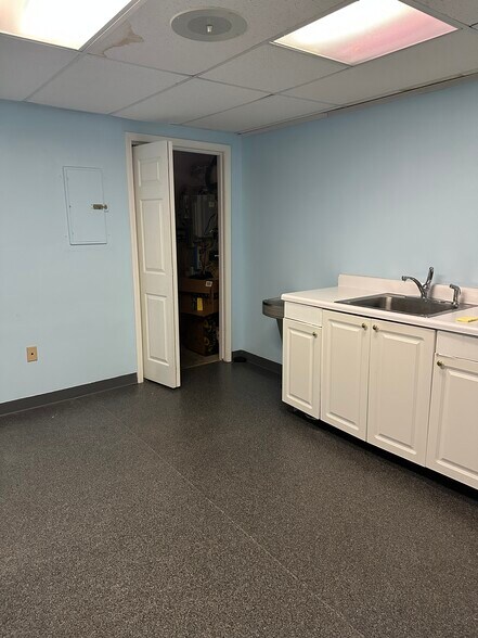 More Photos Of 26 Orchard Park Dr, Greenville Office For Lease