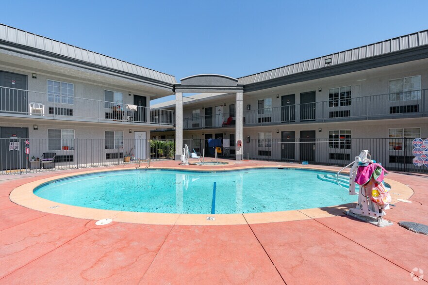 More Photos Of 2700 White Ln, Bakersfield Apartments For Sale