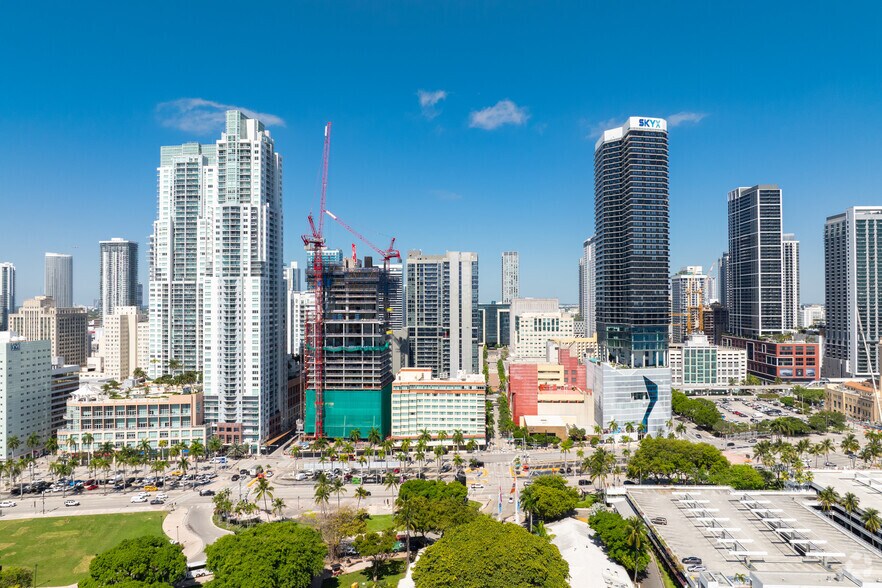 More Photos Of 340 Biscayne Blvd, Miami Hotel For Sale