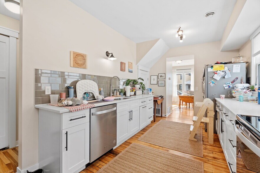 More Photos Of 1704 Jefferson St NE, Minneapolis Apartments For Sale