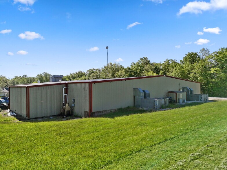 More Photos Of 29 Red Oak Rd, High Hill Manufacturing For Sale