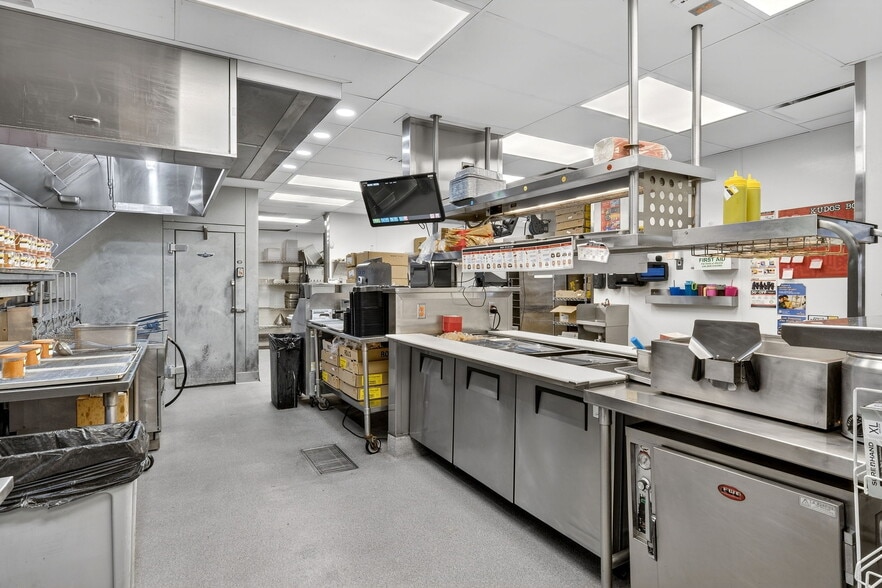 More Photos Of 2920 NE Sandy Blvd, Portland Fast Food For Sale