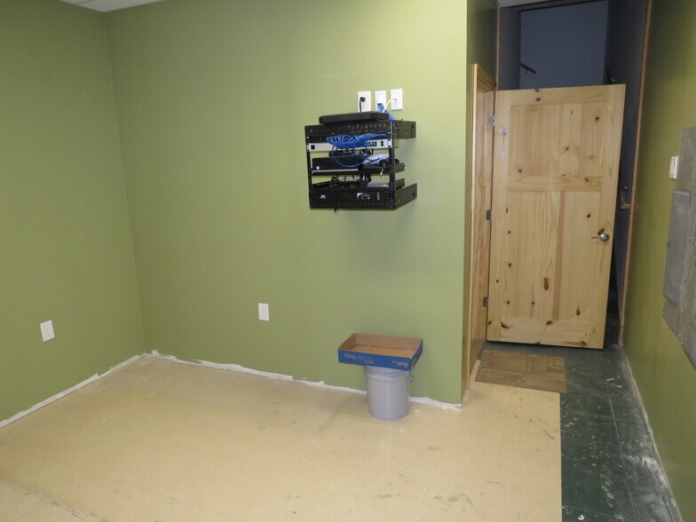 More Photos Of 264-272 S Front St, Braidwood Freestanding For Lease