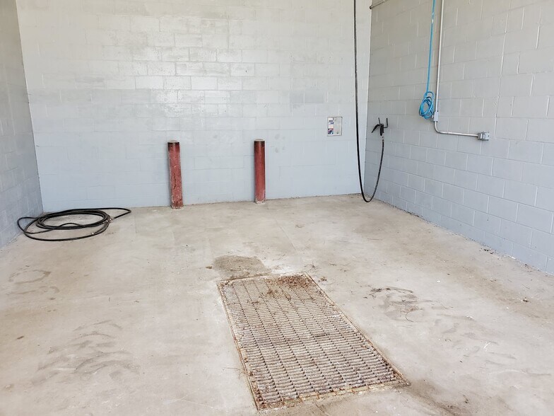More Photos Of 243 Spring St, Highland Carwash For Lease