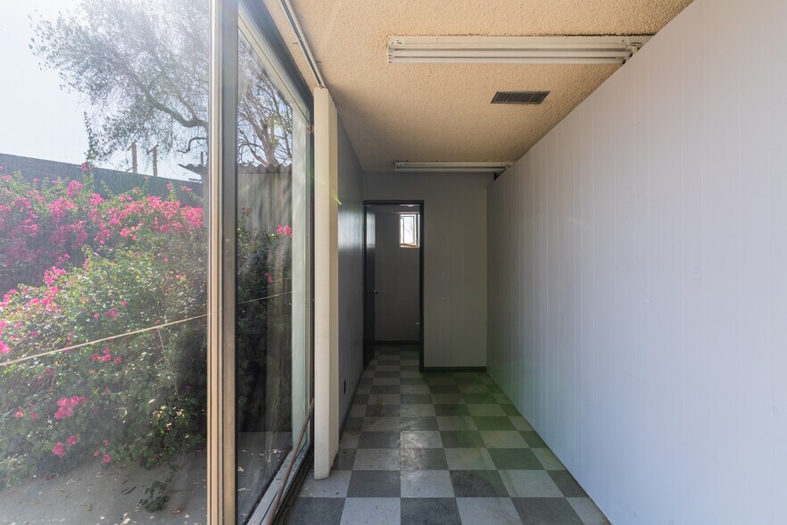 More Photos Of 68686 Summit Dr, Cathedral City Service For Sale