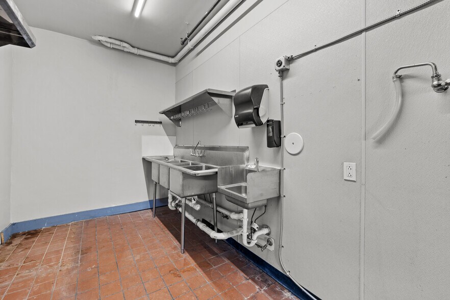 More Photos Of 1800 S 10th St, Saint Louis Restaurant For Lease