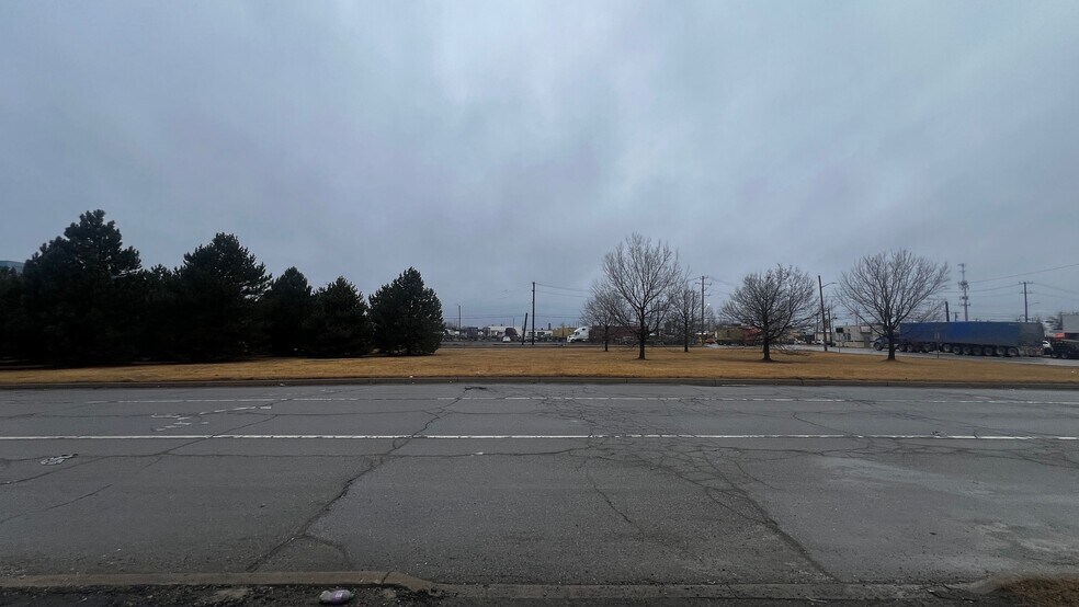 More Photos Of 10531 Wren St, Dearborn Bar For Sale