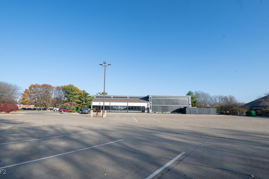 More Photos Of 2100 W White Oaks Dr, Springfield Restaurant For Sale