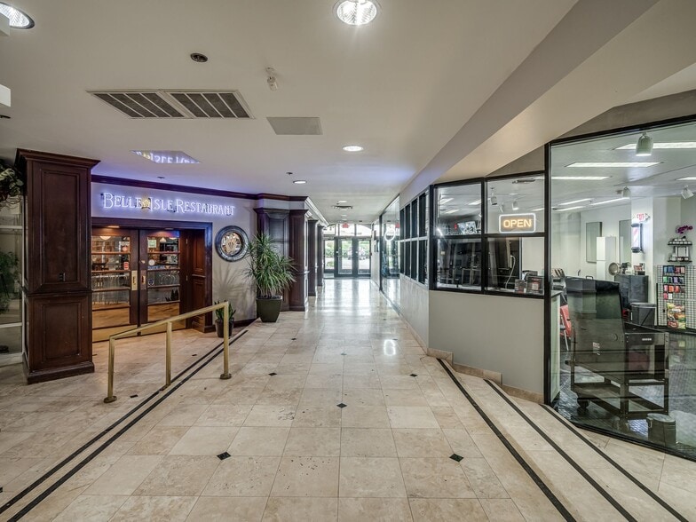 More Photos Of 1900 NW Expressway, Oklahoma City Office For Lease