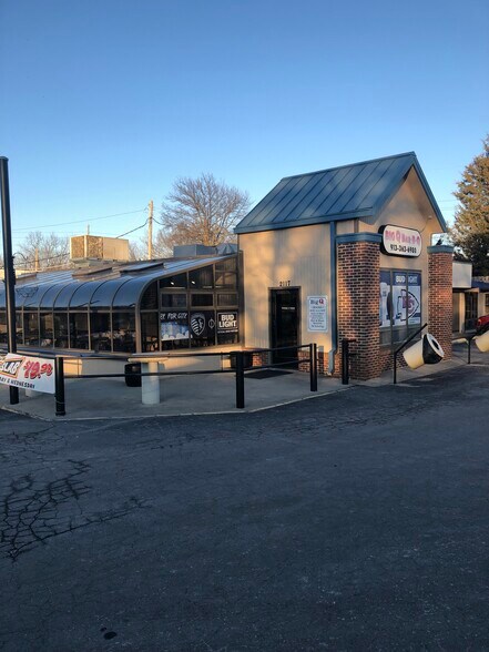 Primary Photo Of 2117 S 34th St, Kansas City Restaurant For Sale