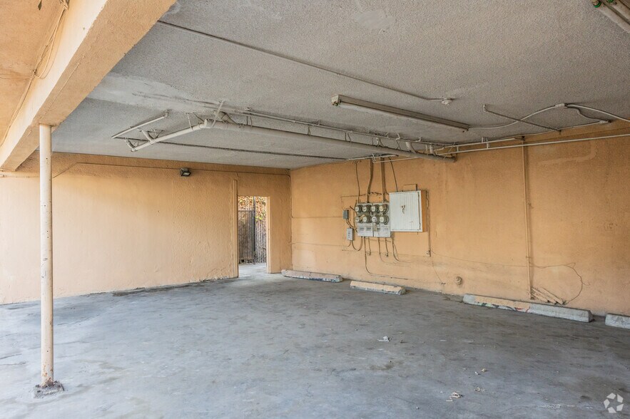 More Photos Of 533-535 W 75th St, Los Angeles Apartments For Sale