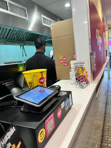 More Photos Of 24 W 45th St, New York Apartments For Lease