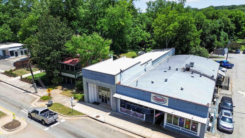 More Photos Of 38 Sycamore St, Jefferson Office For Sale