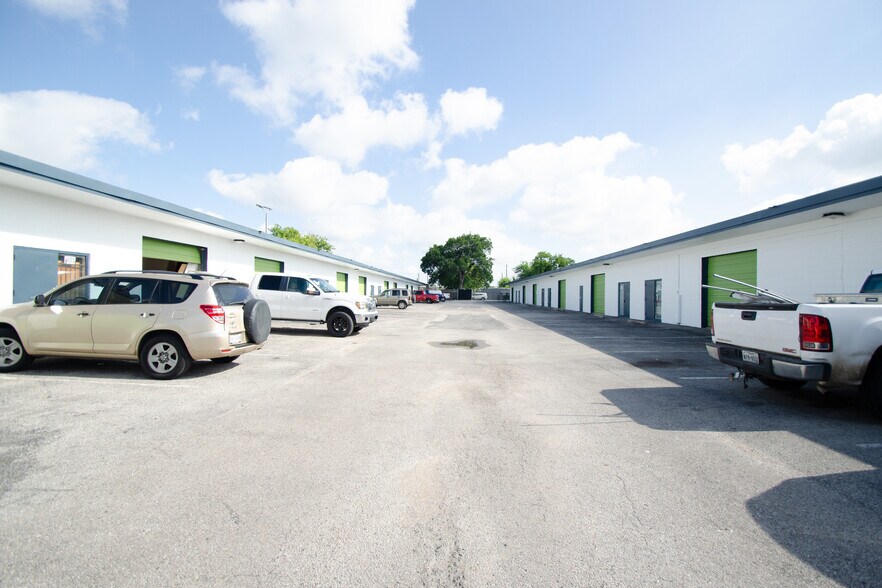 More Photos Of 6020 Jessamine St, Houston Unknown For Lease