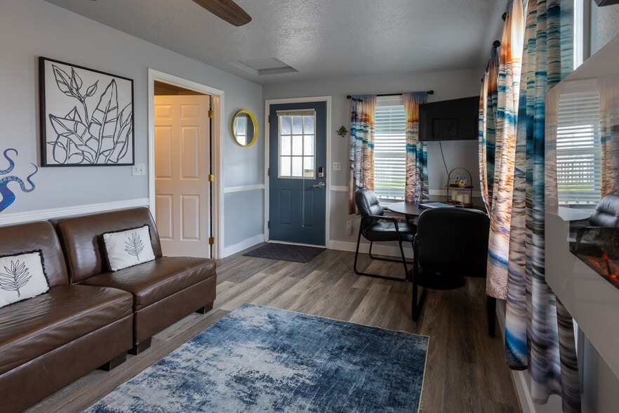 More Photos Of 105 S 6th Ave, Rockaway Beach Hotel For Sale