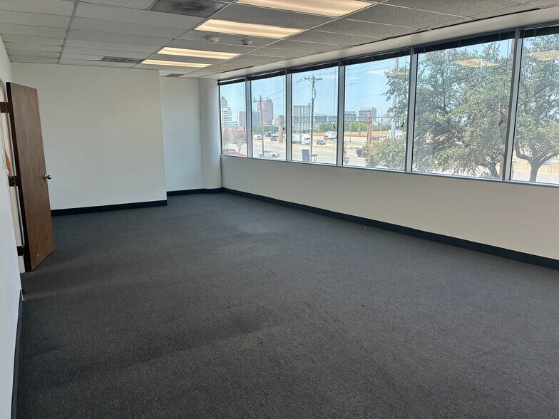 More Photos Of 5930 Lyndon B Johnson Fwy, Dallas Office For Lease