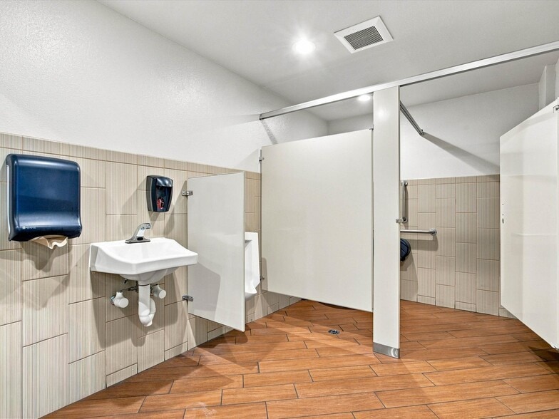 More Photos Of 810 North Ave, Grand Junction Freestanding For Sale