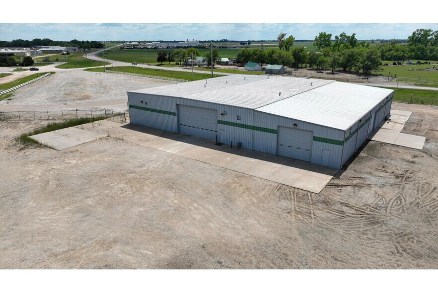 More Photos Of SE 241 SE 10 Ave, Great Bend Warehouse For Sale