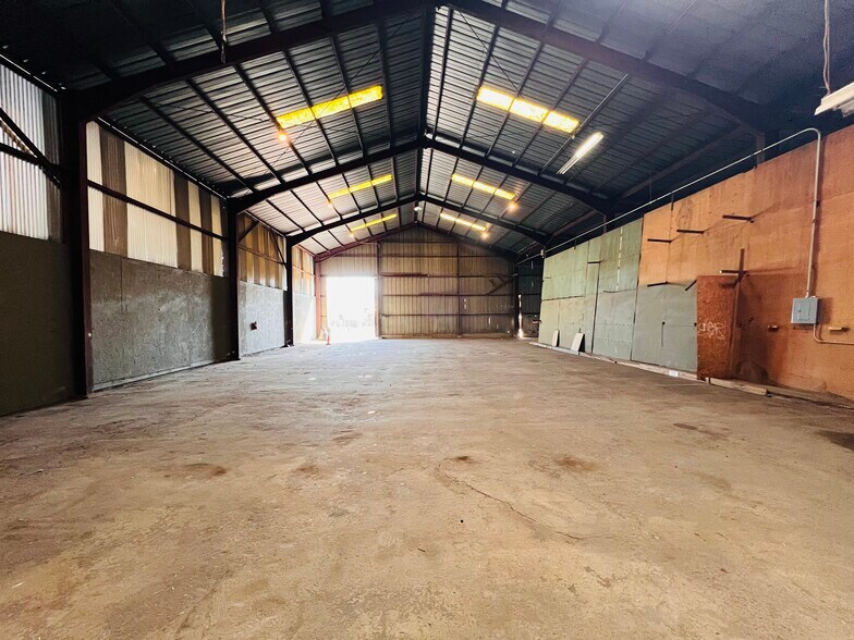 More Photos Of 2219 Fair Park Ave, Los Angeles Warehouse For Lease