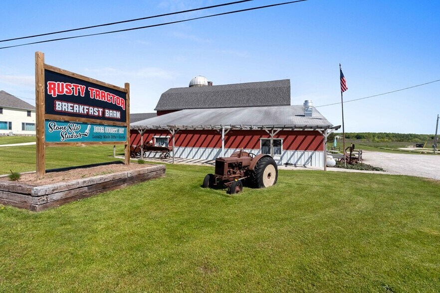 More Photos Of 6216 WI-42, Egg Harbor General Retail For Sale