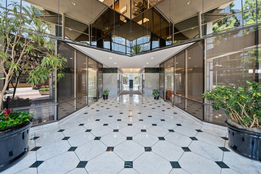 More Photos Of 949 S Coast Dr, Costa Mesa Office For Lease