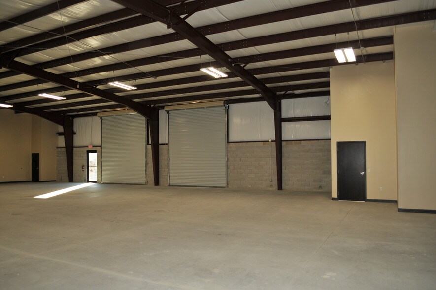 More Photos Of 400 Gordon St, Sanford Flex For Lease