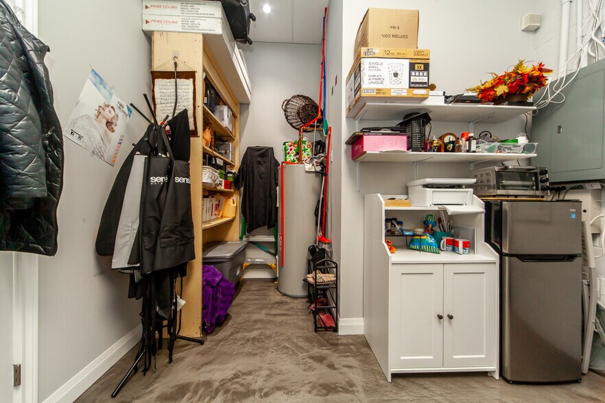More Photos Of 250-300 Manitoba St, Toronto Apartments For Sale