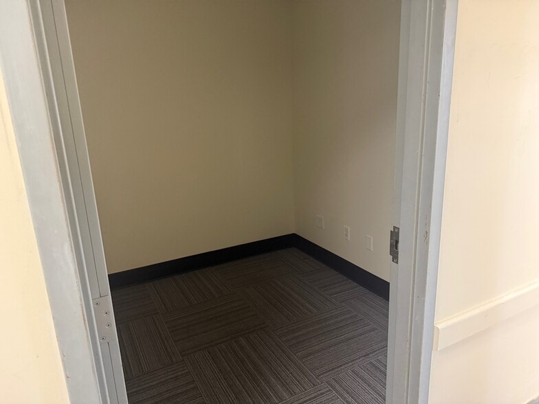 More Photos Of 36 Cedar St, East Hartford Manufacturing For Lease